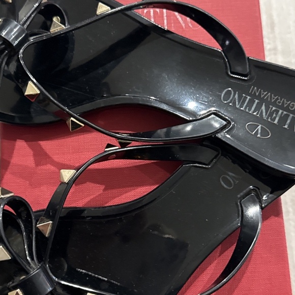 Valentino Garavani Rockstud Bow Thong Sandals Size 37 - Picture 5 of 7